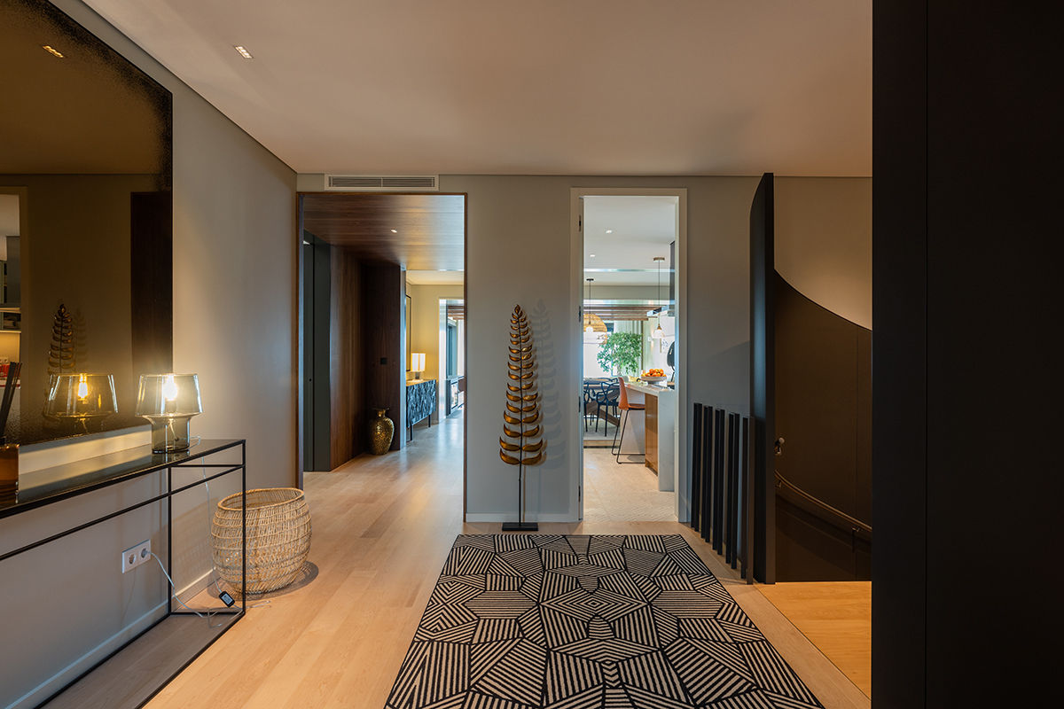 Hall - Casa na praia - Arquitetura | Decoração - Shi Studio Interior Design homify Modern Koridor, Hol & Merdivenler shistudio, shi studio, sheila moura azevedo, moradia, casa, remodelação, arquitetura, decoração, praia, porto, matosinhos, design, interiores, decor, portugal