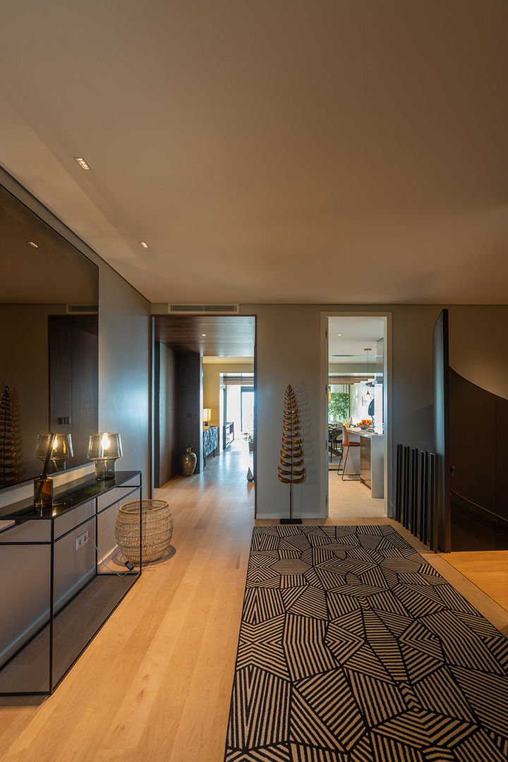 Hall - Casa na praia - Arquitetura | Decoração - Shi Studio Interior Design homify Modern Koridor, Hol & Merdivenler shistudio, shi studio, sheila moura azevedo, moradia, casa, remodelação, arquitetura, decoração, praia, porto, matosinhos, design, interiores, decor, portugal