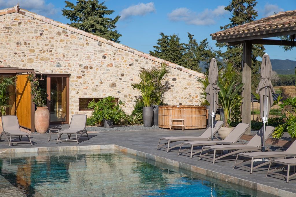 Jacuzzi de cedro como parte de terapias holísticas, CASÁRBOL CASÁRBOL Piletas escandinavas