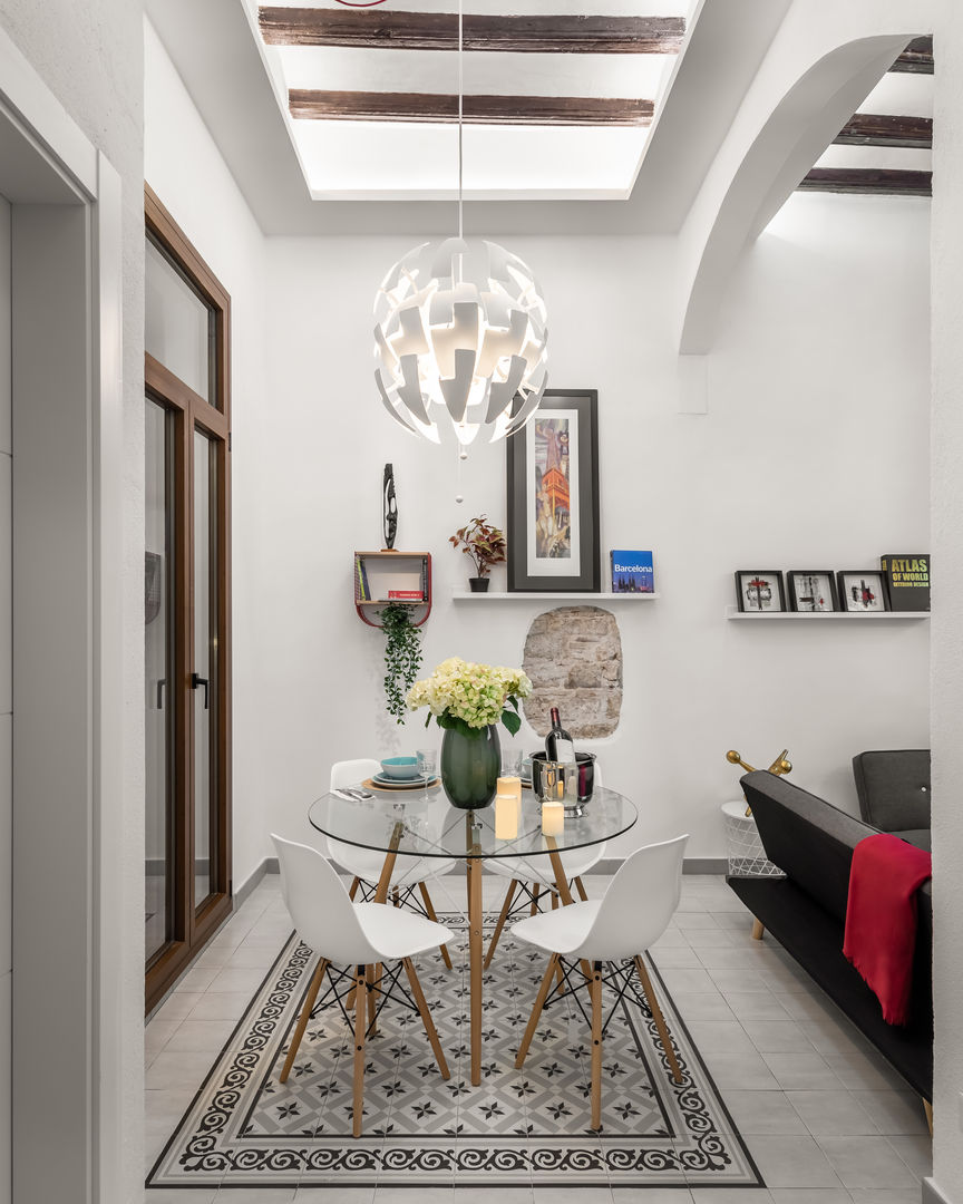 Vivienda en el Born, centro histórico de Barcelona, MANUEL TORRES DESIGN MANUEL TORRES DESIGN Modern dining room