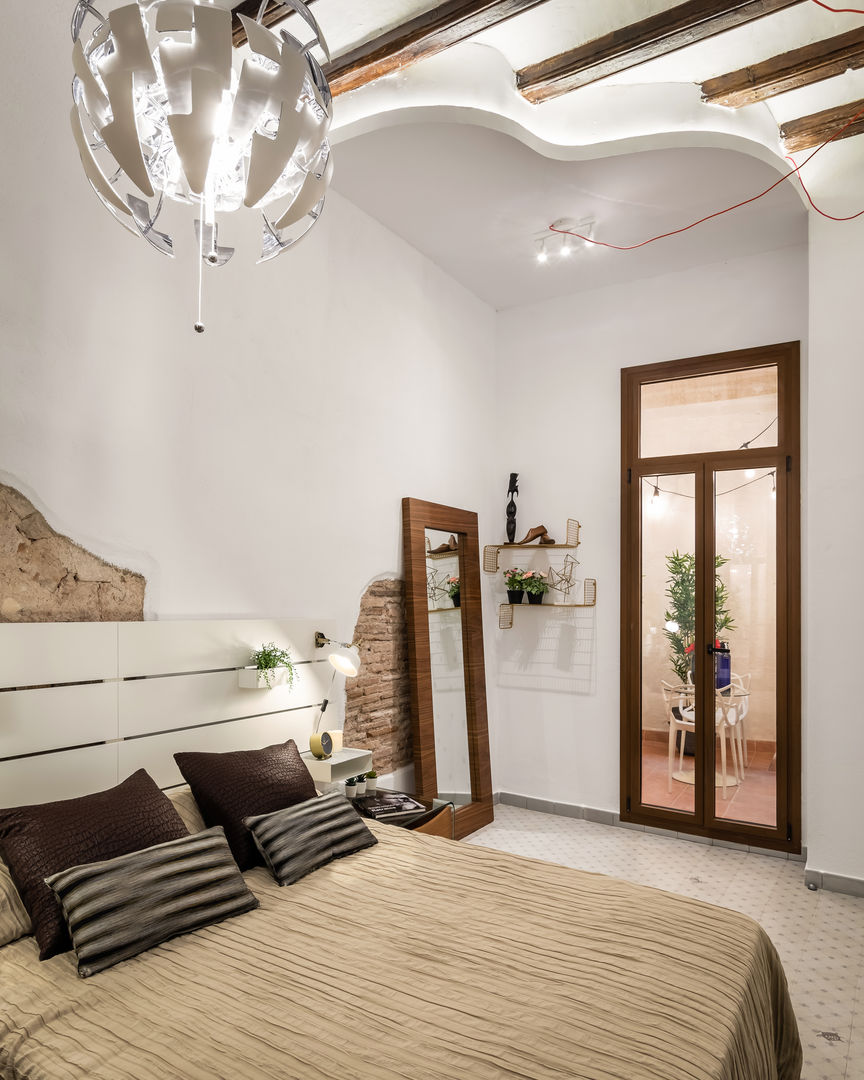 Vivienda en el Born, centro histórico de Barcelona, MANUEL TORRES DESIGN MANUEL TORRES DESIGN Modern style bedroom