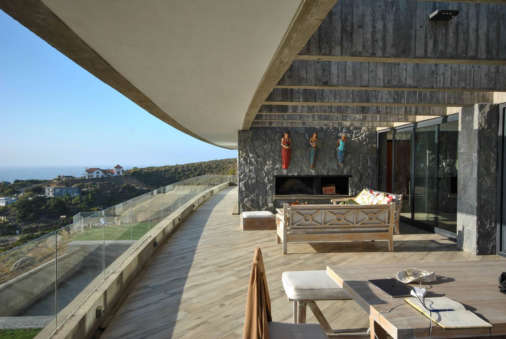 Vivienda Zapallar H-B., Roberto Martinez Bravari -arquitectos asociados Roberto Martinez Bravari -arquitectos asociados Balcones y terrazas de estilo moderno Concreto