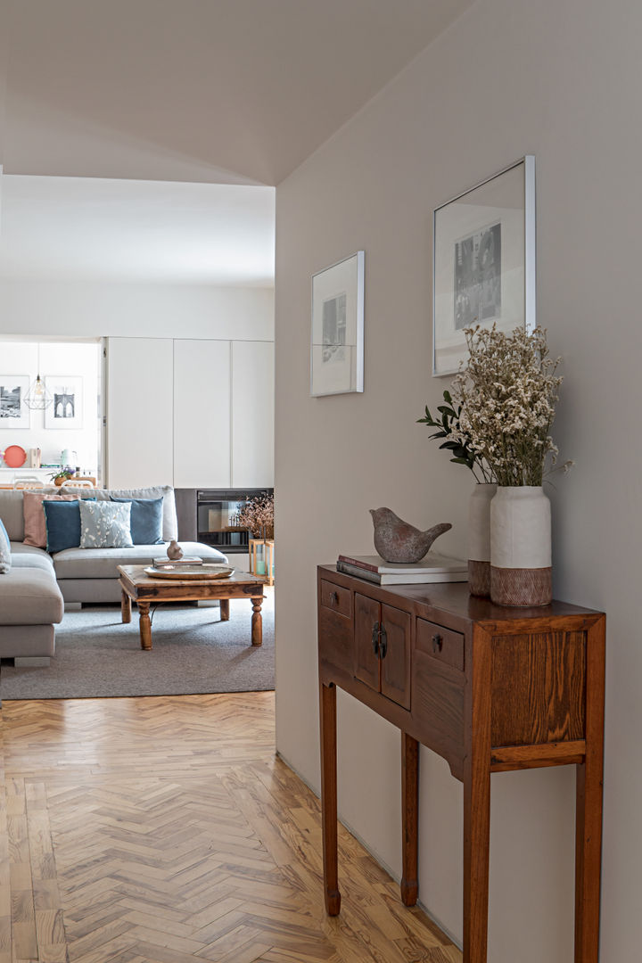 homify Moderne gangen, hallen & trappenhuizen