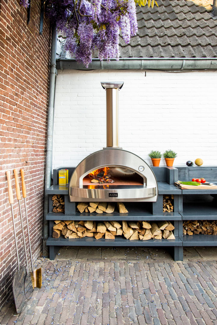 4 PIZZE oven with the fire going Alfa Forni 露臺 配件與裝飾品