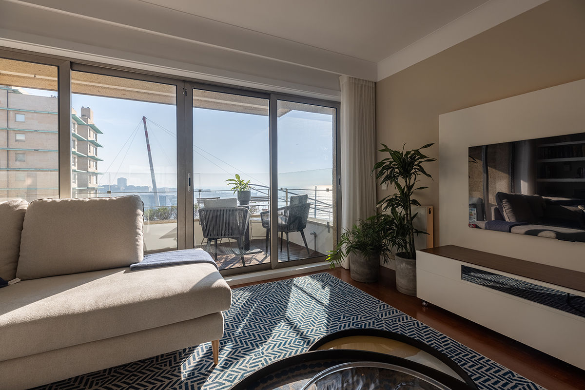 Sala de estar - Apartamento Anémona - SHI Studio Interior Design homify Minimalist Oturma Odası shi studio, shistudio, sheila moura azevedo, design, interiores, atelier, empresa, projeto, arquitetura, decoração, apartamento, porto, matosinhos, portugal, remodelação