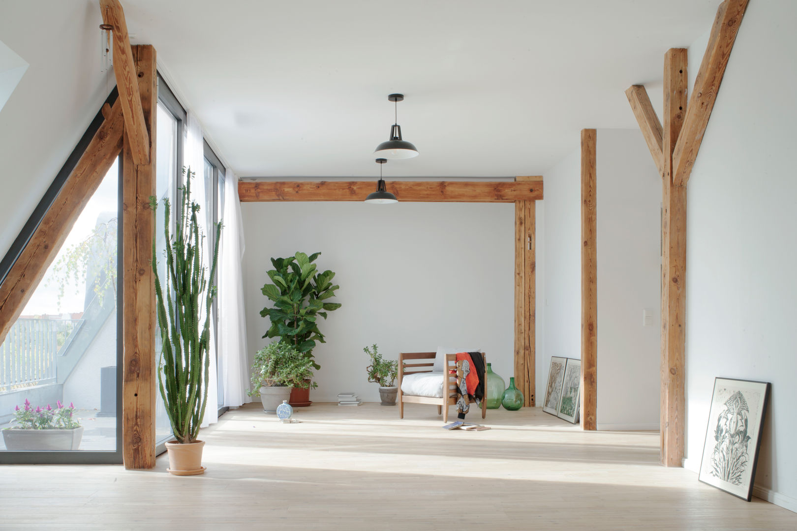 Berliner Dachgeschosswohnung mit Loft-Flair, Atelier Blank Atelier Blank Livings de estilo minimalista