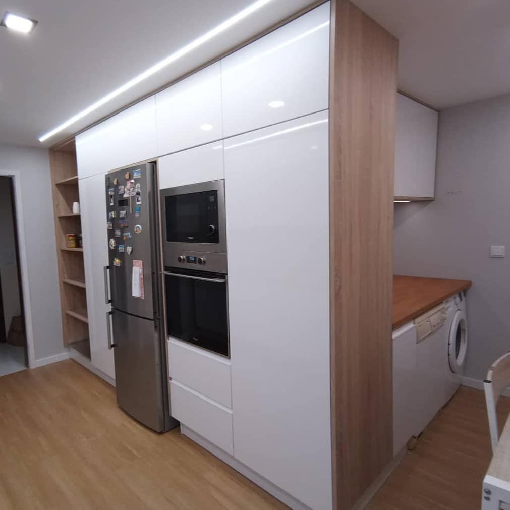 Cozinhas 2021 - espreite os nossos projectos e veja as tendências para 2021, Home 'N Joy Remodelações Home 'N Joy Remodelações Кухонные блоки Дерево Эффект древесины