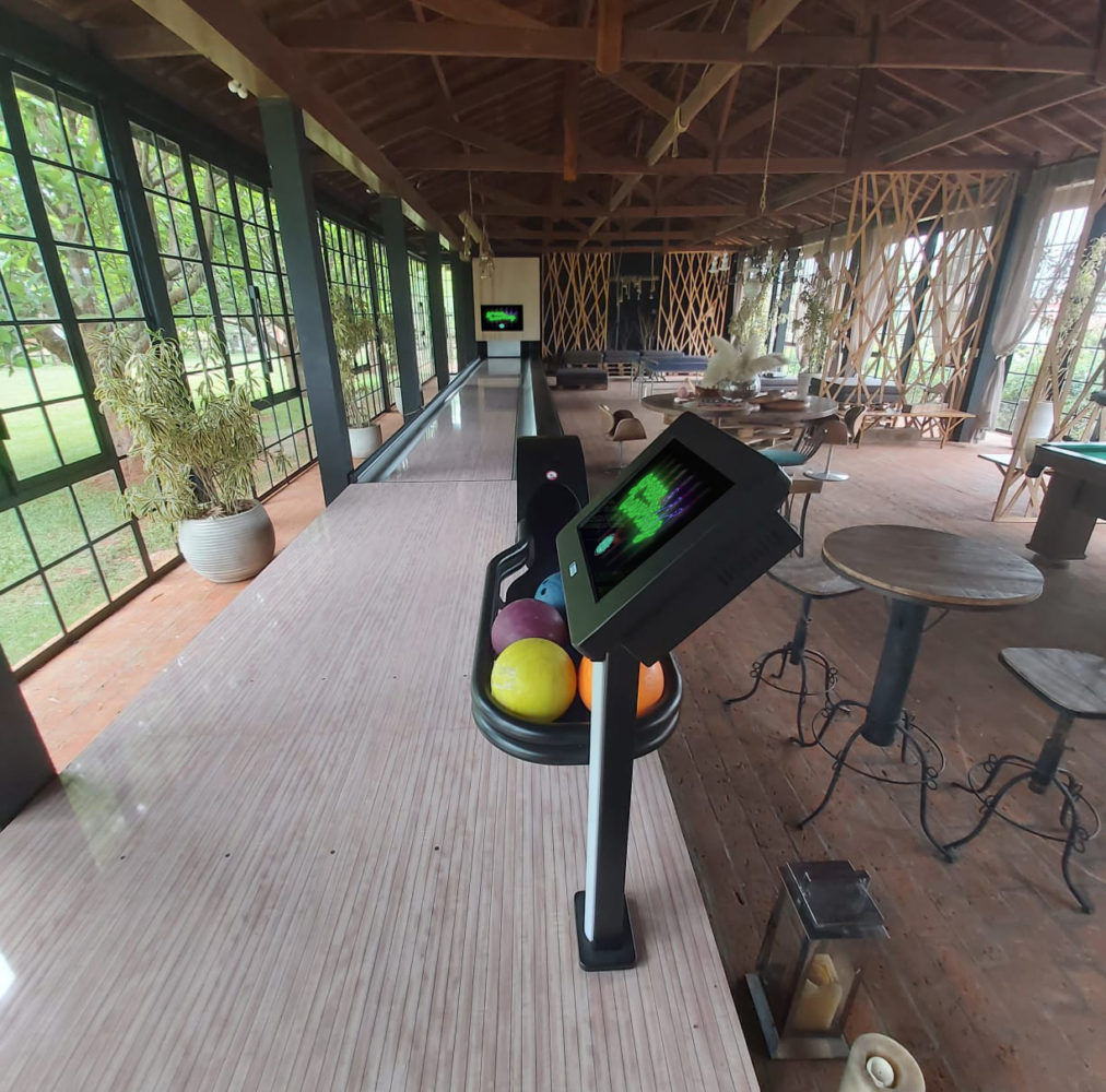 Residential project Bilhares Carrinho, lda Electronics Engineered Wood Transparent bowling, games, bar, club, pub, home