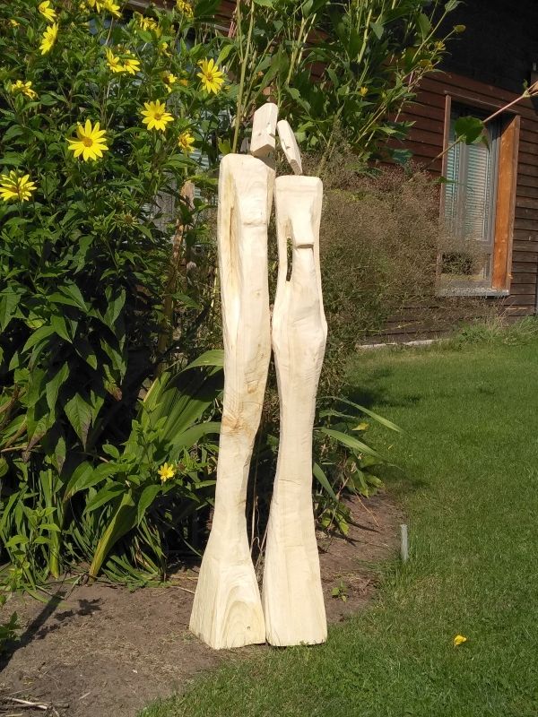 XXL-Skulptur aus Holz, lebensgroße Skulpturen, Kunstwerkstatt Heilmann Kunstwerkstatt Heilmann บ่อน้ำในสวน