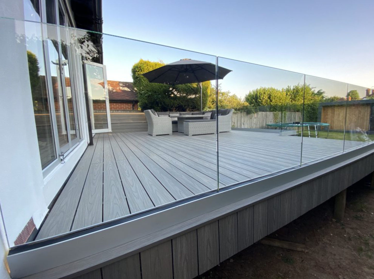 Outdoor Frameless Glass Balustrade homify Палісадник Скло Glass Balustrade, Frameless Balustrade, Frameless Glass Balustrade, Garden, Garden Design, Outdoor