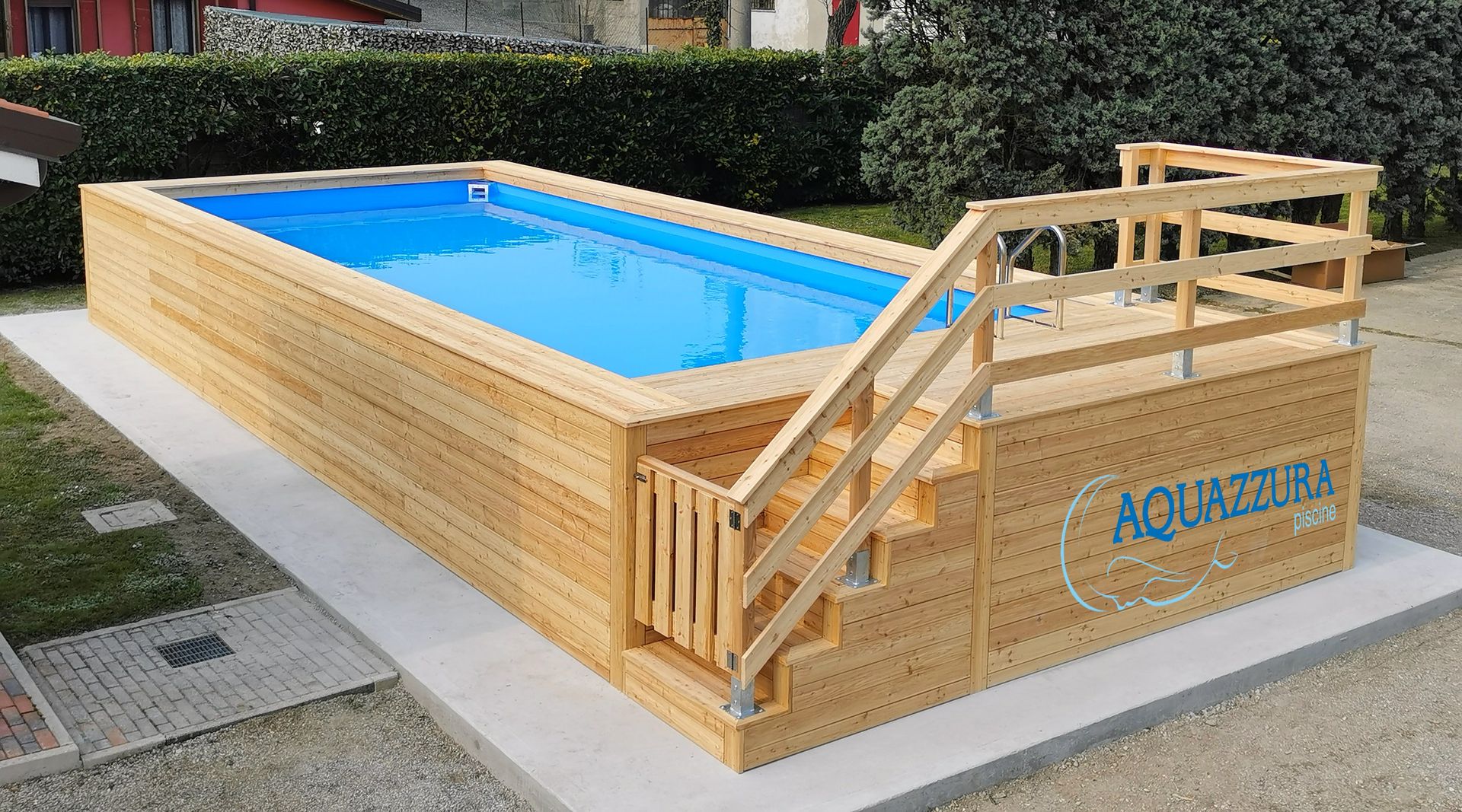 Piscina fuori terra su misura, rivestita in legno o WPC (materiale che non ha bisogno di manutenzione) completa di accessori come solarium, pedane o gradinate., Aquazzura Piscine Aquazzura Piscine Garden Pool