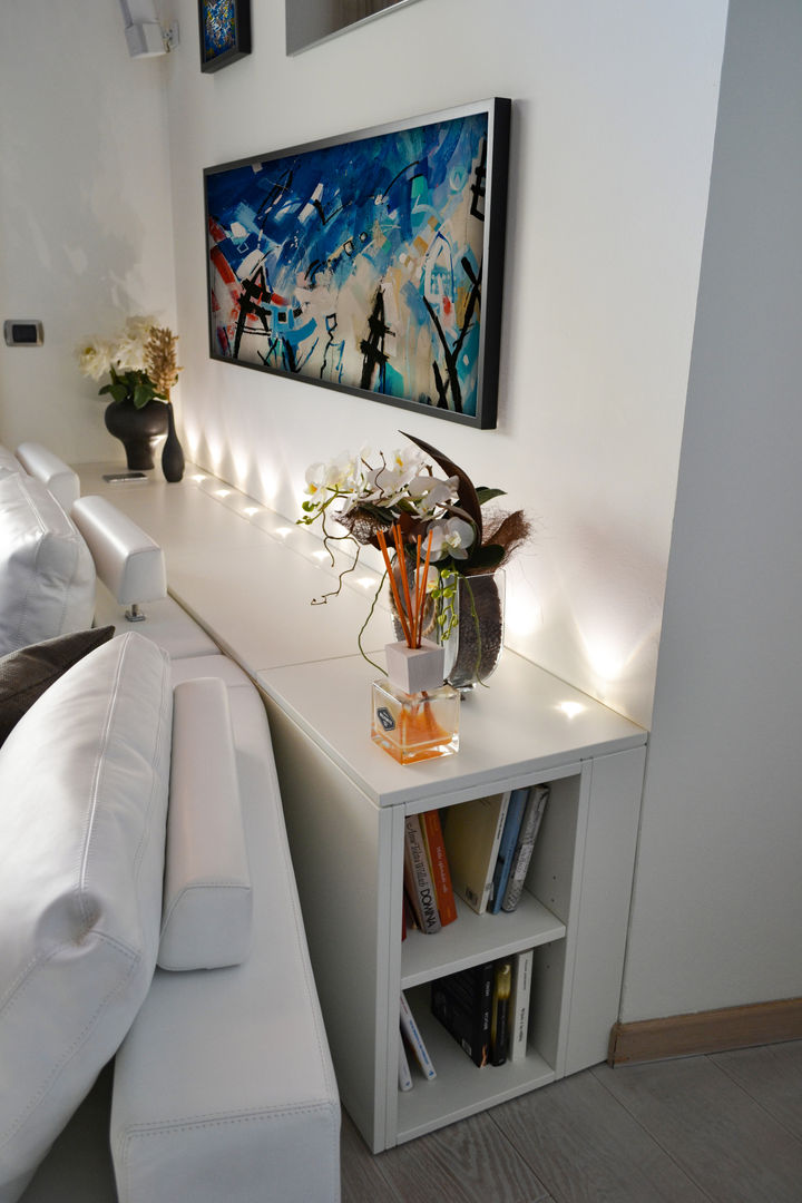 Living Hillier - Restyling, viemme61 viemme61 现代客厅設計點子、靈感 & 圖片 餐具櫃