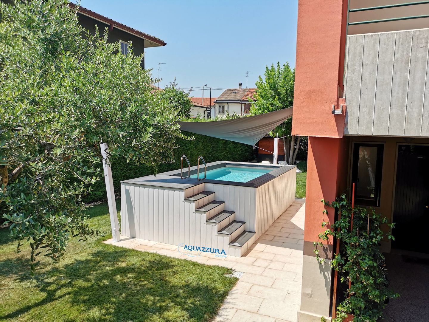 Piscina fuori terra di piccole dimensioni se hai poco spazio a disposizione in giardino, ecco delle soluzioni interessanti., Aquazzura Piscine Aquazzura Piscine สระในสวน