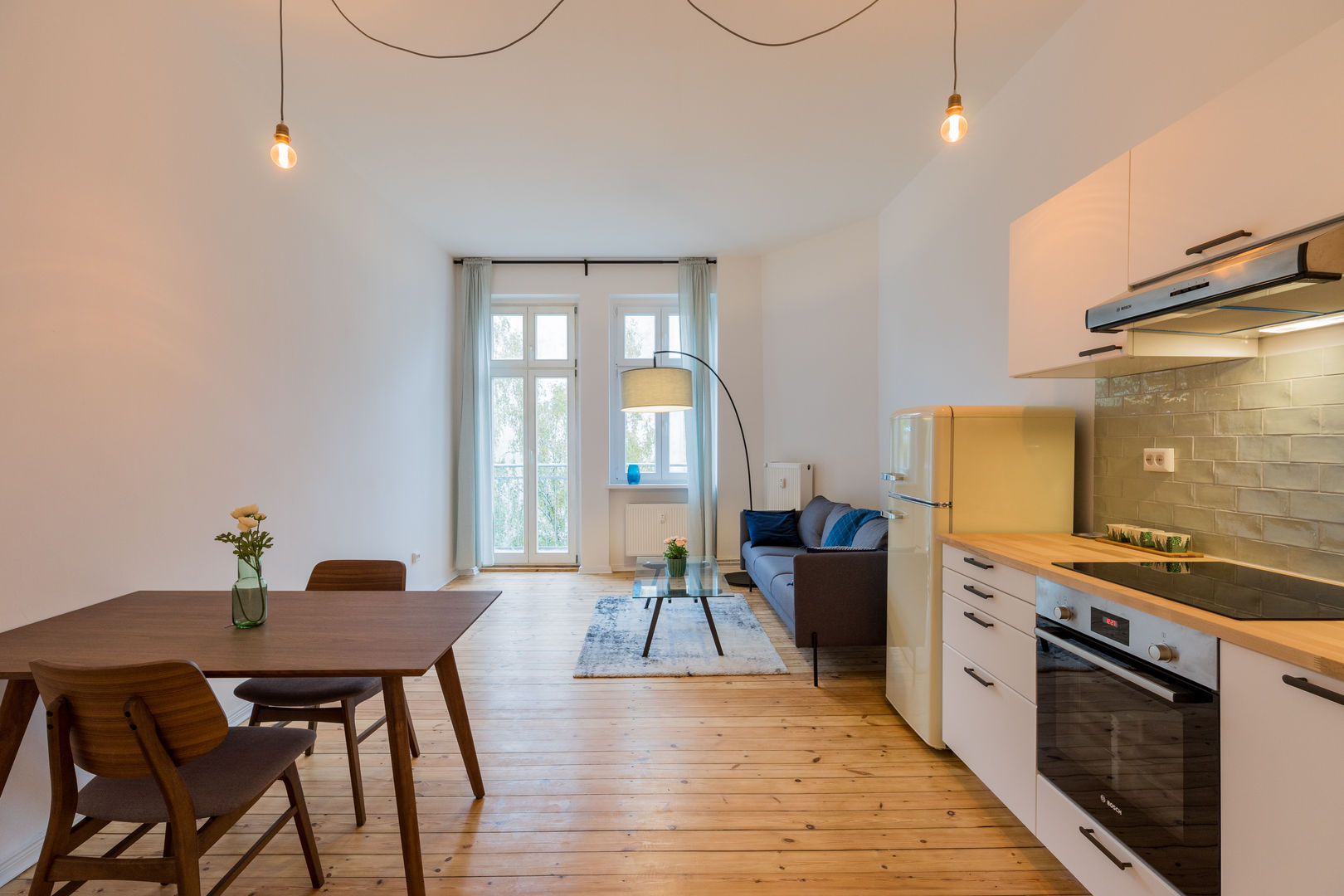 Home staging & property sale management in Berlin -Friedrichshain, First Citiz Berlin First Citiz Berlin Modern style kitchen Accessories & textiles