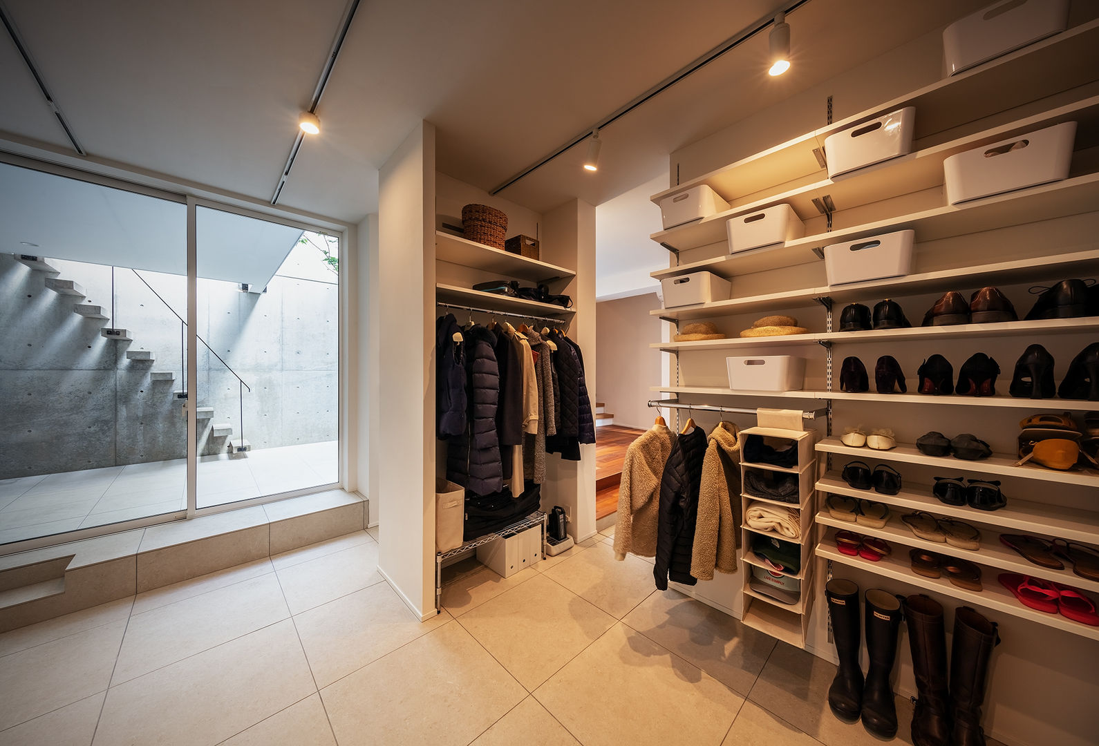 庭園借景の家 Re:, 株式会社seki.design 株式会社seki.design Modern Dressing Room