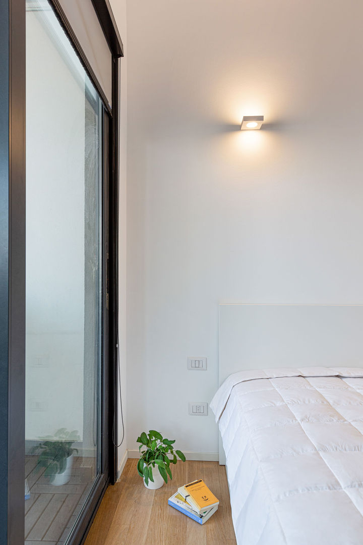 Apt Naviglio, Marta Scarcia Architetto Marta Scarcia Architetto Modern style bedroom