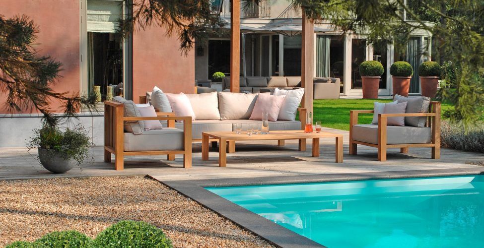 Schwimmbad im eigenen Garten - Terrassenpool Ideen & Inspirationen PuroVivo Treppe terrasse pool schwimmbad garten