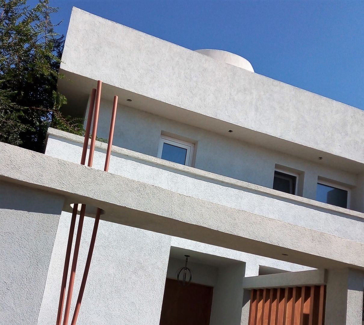 Vista Exterior Luis Penfold Arquitecto Livings modernos: Ideas, imágenes y decoración Hormigón Blanco