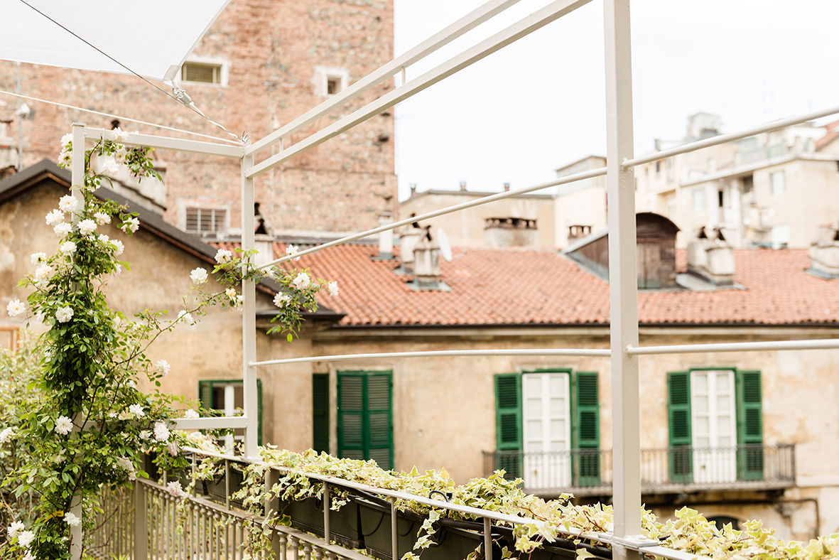 Il giardino pensile ELENA CARMAGNANI ARCHITETTO Balcone, Veranda & Terrazza in stile rustico giardino pensile, tetto verde, piante rampicanti