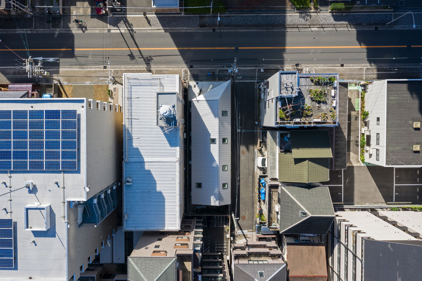 Toolbox House, YYAA 山本嘉寛建築設計事務所 YYAA 山本嘉寛建築設計事務所 Small houses Metal