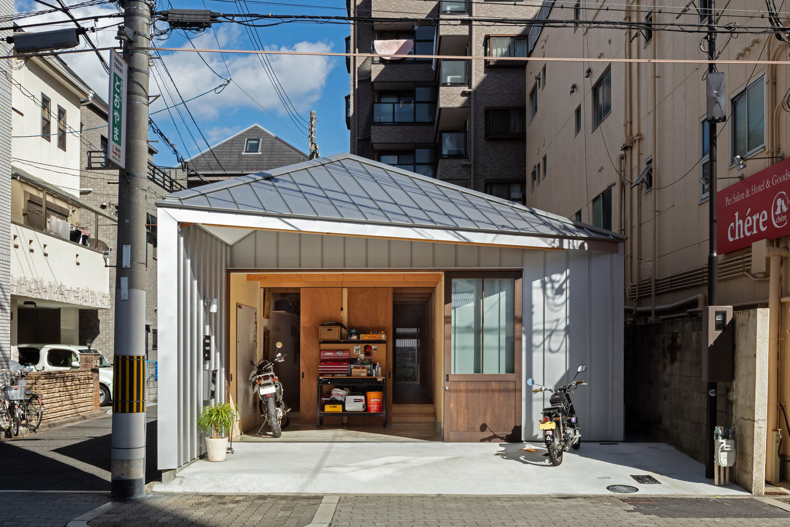 Toolbox House, YYAA 山本嘉寛建築設計事務所 YYAA 山本嘉寛建築設計事務所 Small houses Iron/Steel