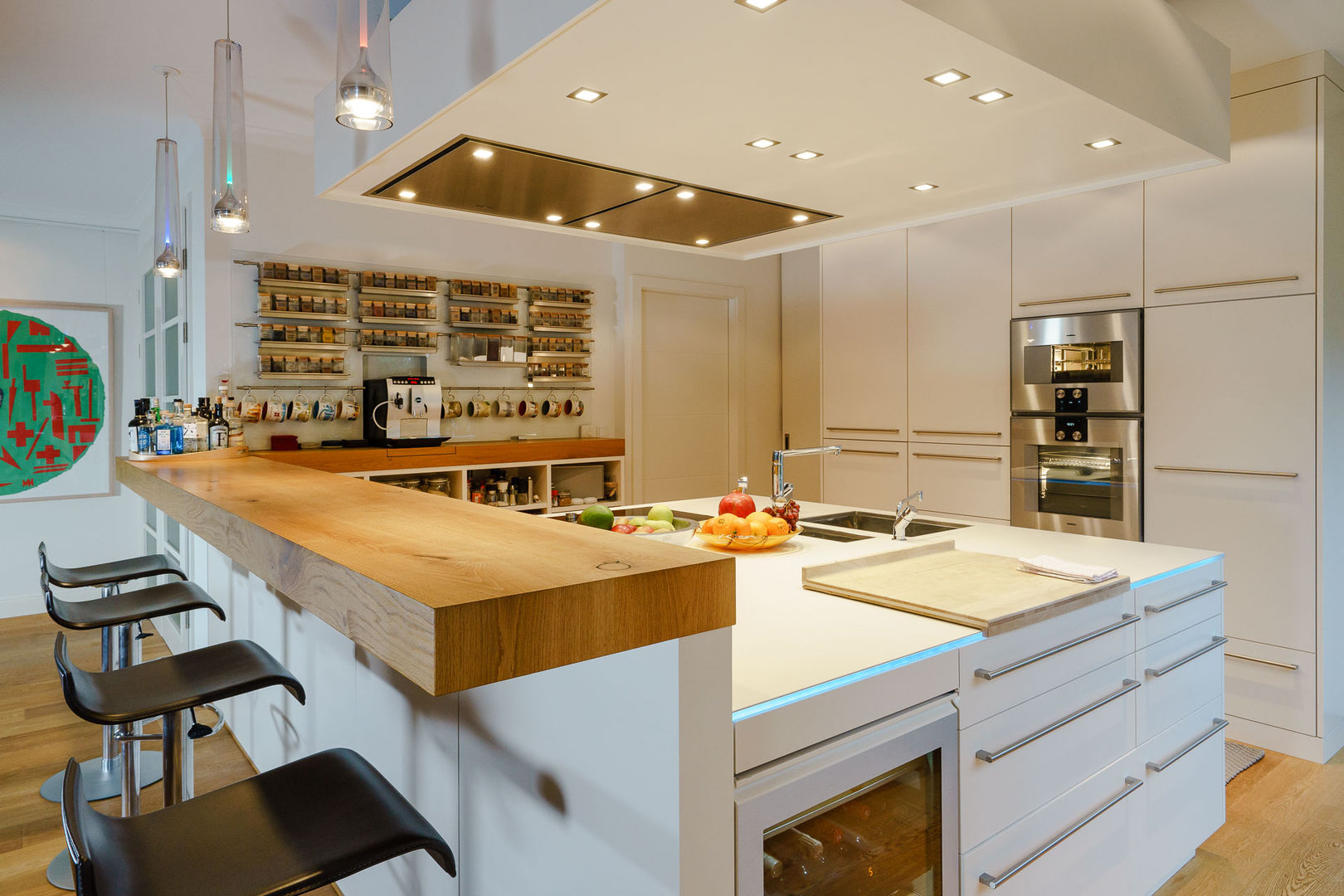 Küche gewürzt mit LED, Olaf Reinecke Küchendesigner Olaf Reinecke Küchendesigner Built-in kitchens Engineered Wood Transparent