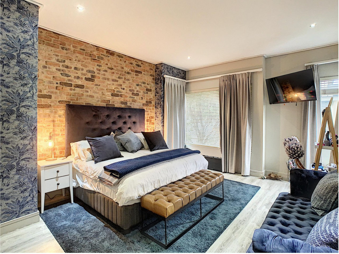 Young Couples Home Renovation, Pretoria , CS DESIGN CS DESIGN Ausgefallene Schlafzimmer