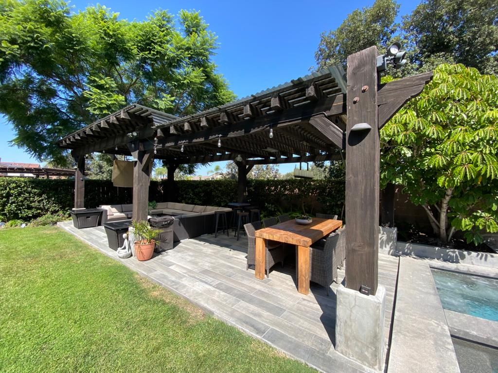 Pérgola en East Lake , Tuscan Pergolas Tuscan Pergolas Balcones y terrazas rústicos