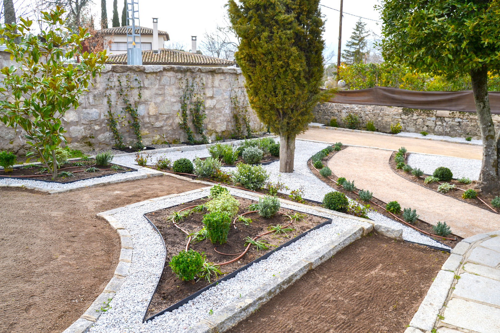 10 Ideas de ocultación para jardín ¡sin obras!