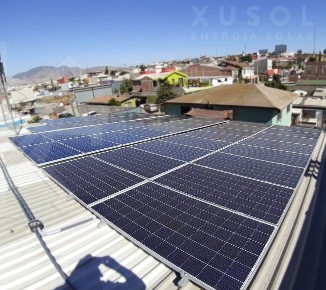 Sistema de Paneles Solares para fábrica Oliver Plastics, XUSOL Energía Solar XUSOL Energía Solar Espaços comerciais Shopping Centers