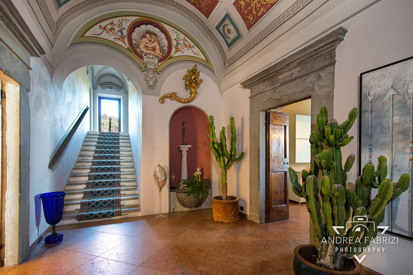 Villa di lusso nei pressi di Città di Castello, Umbria, Andrea Fabrizi Andrea Fabrizi Pasillos, vestíbulos y escaleras de estilo rural