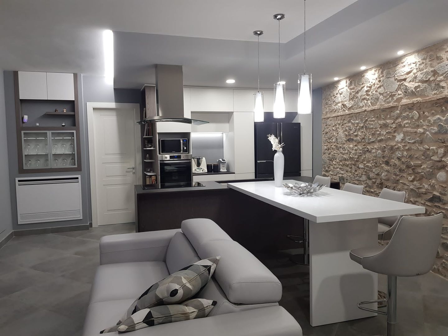 Cucina moderna con piano in dekton keyla e krion, PERCORSOARREDO PERCORSOARREDO Cocinas a medida Derivados de madera Transparente