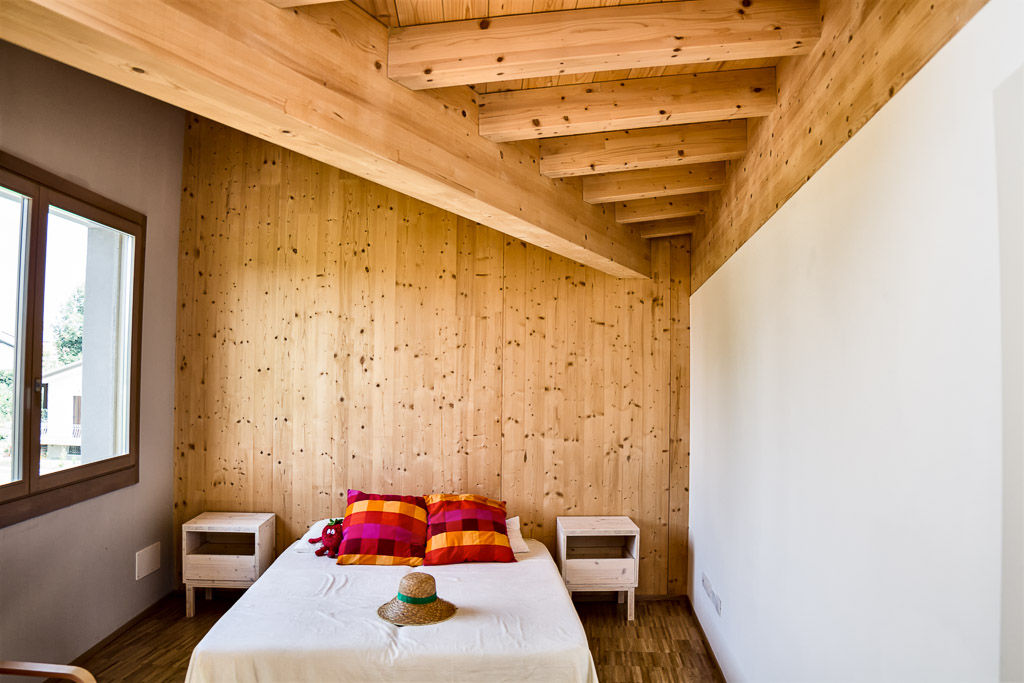 Camera per gli ospiti Biocasanatura - case in legno Camera da letto moderna Legno Effetto legno isolamento acustico, cappotto naturale , fonoisolamento