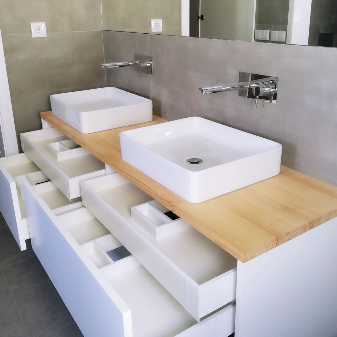 A intemporalidade da Cor Branca!!, DIONI Home Design DIONI Home Design Klasik Banyo İlaç Dolapları