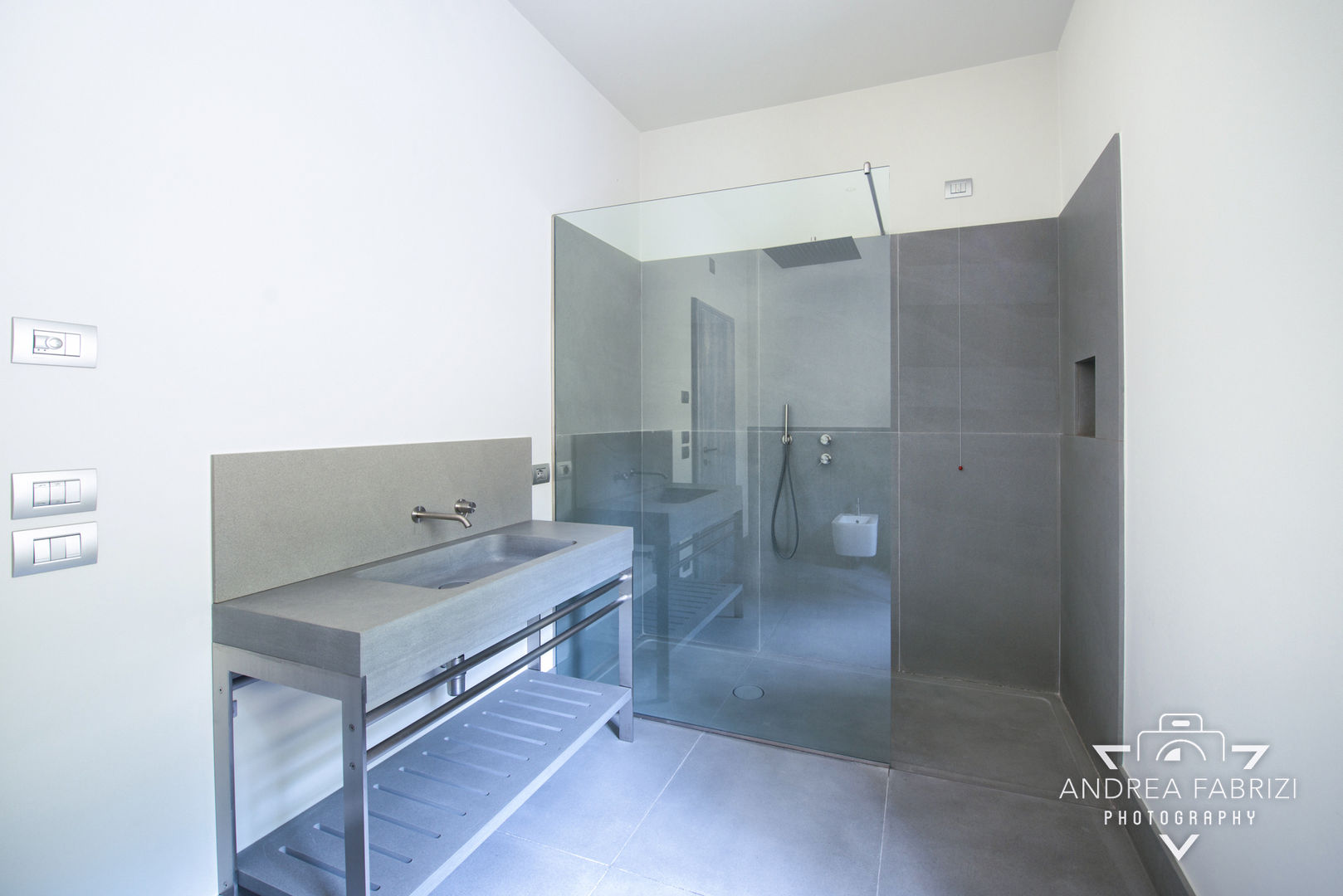 Bagni in Travertino Classico e in Pietra del Cardoso, Andrea Fabrizi Andrea Fabrizi Classic style bathroom Stone
