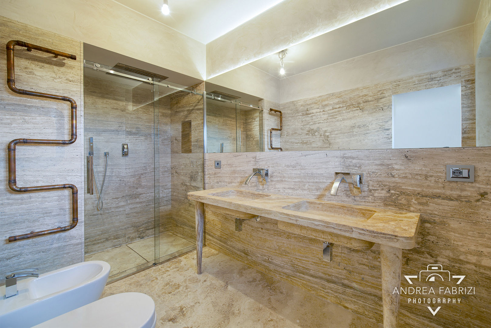 Bagni in Travertino Classico e in Pietra del Cardoso, Andrea Fabrizi Andrea Fabrizi Classic style bathroom Marble