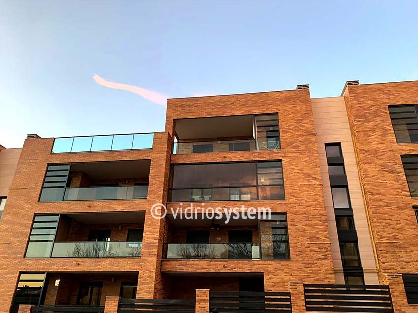 Cerramiento de Terraza de Piso en Toledo, VidrioSystem Fábrica Cortinas de Cristal para Cerramientos de Terrazas VidrioSystem Fábrica Cortinas de Cristal para Cerramientos de Terrazas شرفة زجاج