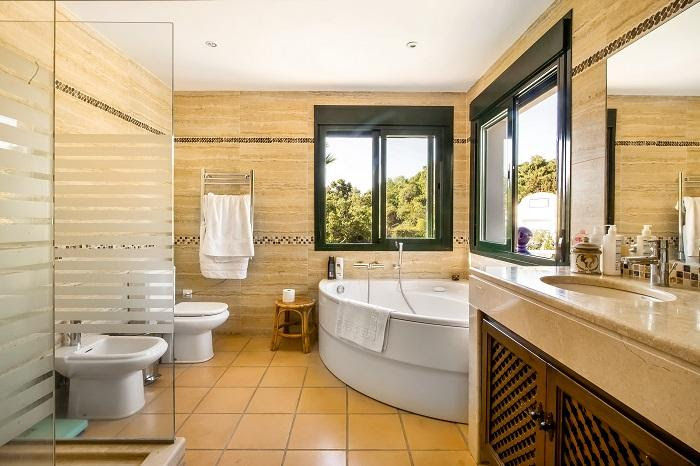 BAÑO EN SUITE CONSTRUCCIONES Y REFORMAS VALLE DE ARDALES S.L. Baños clásicos