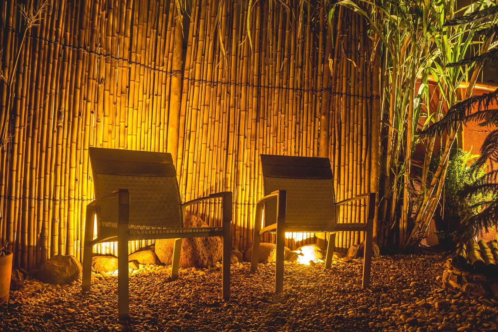 Painel de bambu Bambusa- Bioarquitetura Jardins modernos Bambu Ambar/dourado sustentabilidade, bioarquitetura, biopaisagismo, paisagismo funcional, lagos, lagos natural, forros, coberturas, telhado verde, pergolado, pergolado coberto, bambu, bamboo, permacultura, biocontrução, bambuaria, jardim, jardim com lago, jardim ornamental, jardim japonês ,Cercas e muros