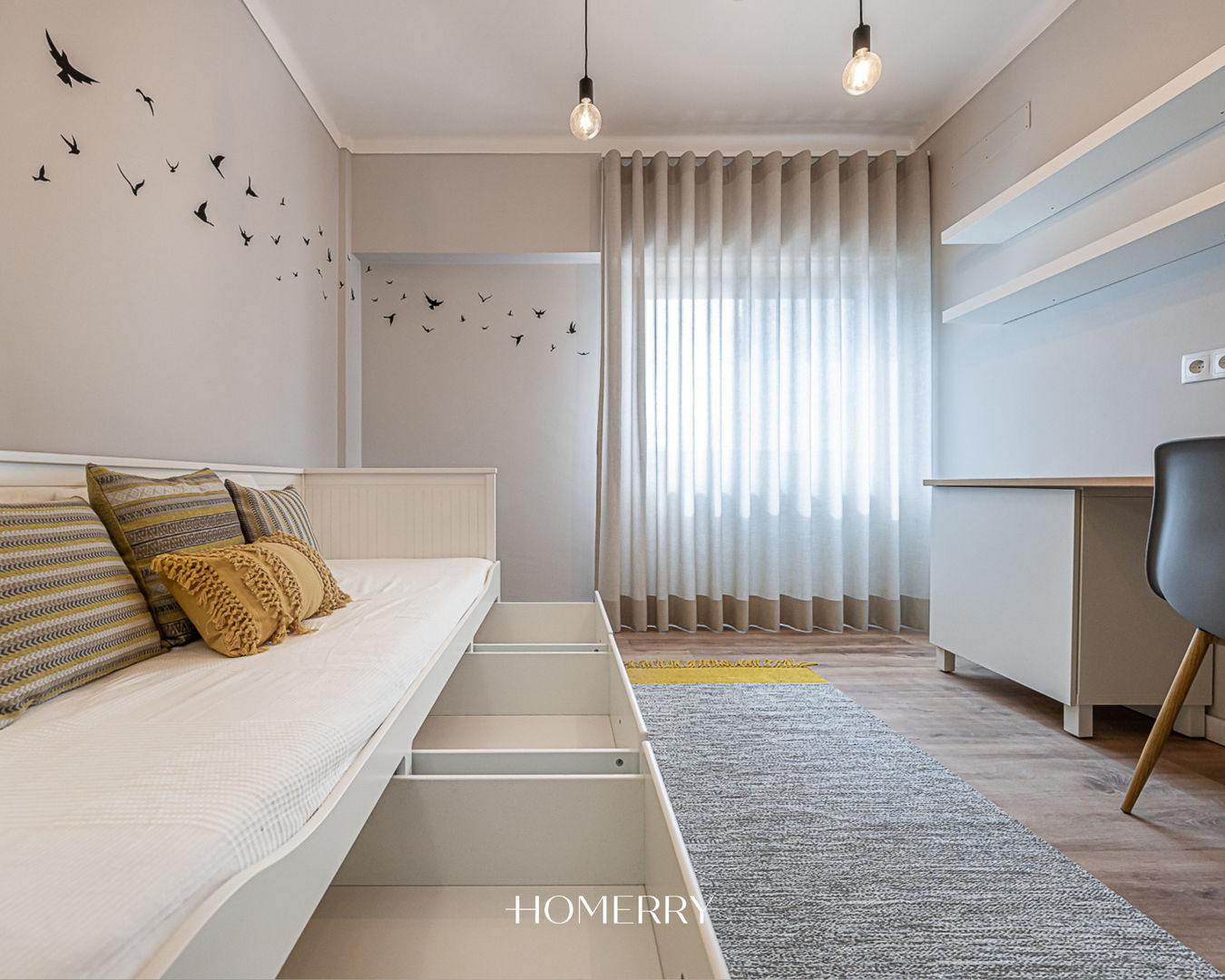 Portugal waits for you. A lovely 2beds in Estoril., HOMERRY HOMERRY Modern style bedroom