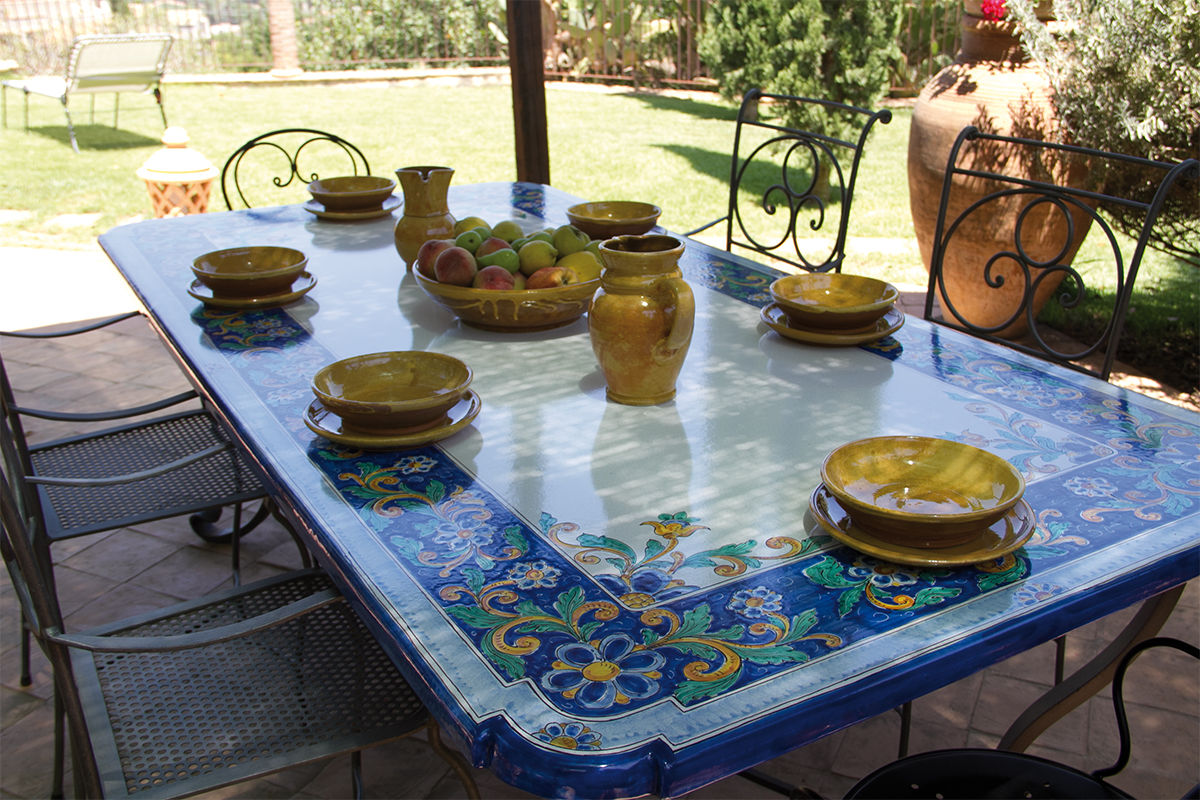 TAVOLI IN PIETRA: eleganza per il giardino