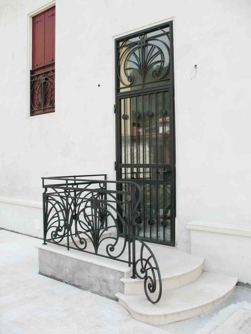 PORTE E SERRAMENTI, TESSSARO srl (brand TESSARO GROUP) TESSSARO srl (brand TESSARO GROUP) Front doors Iron/Steel