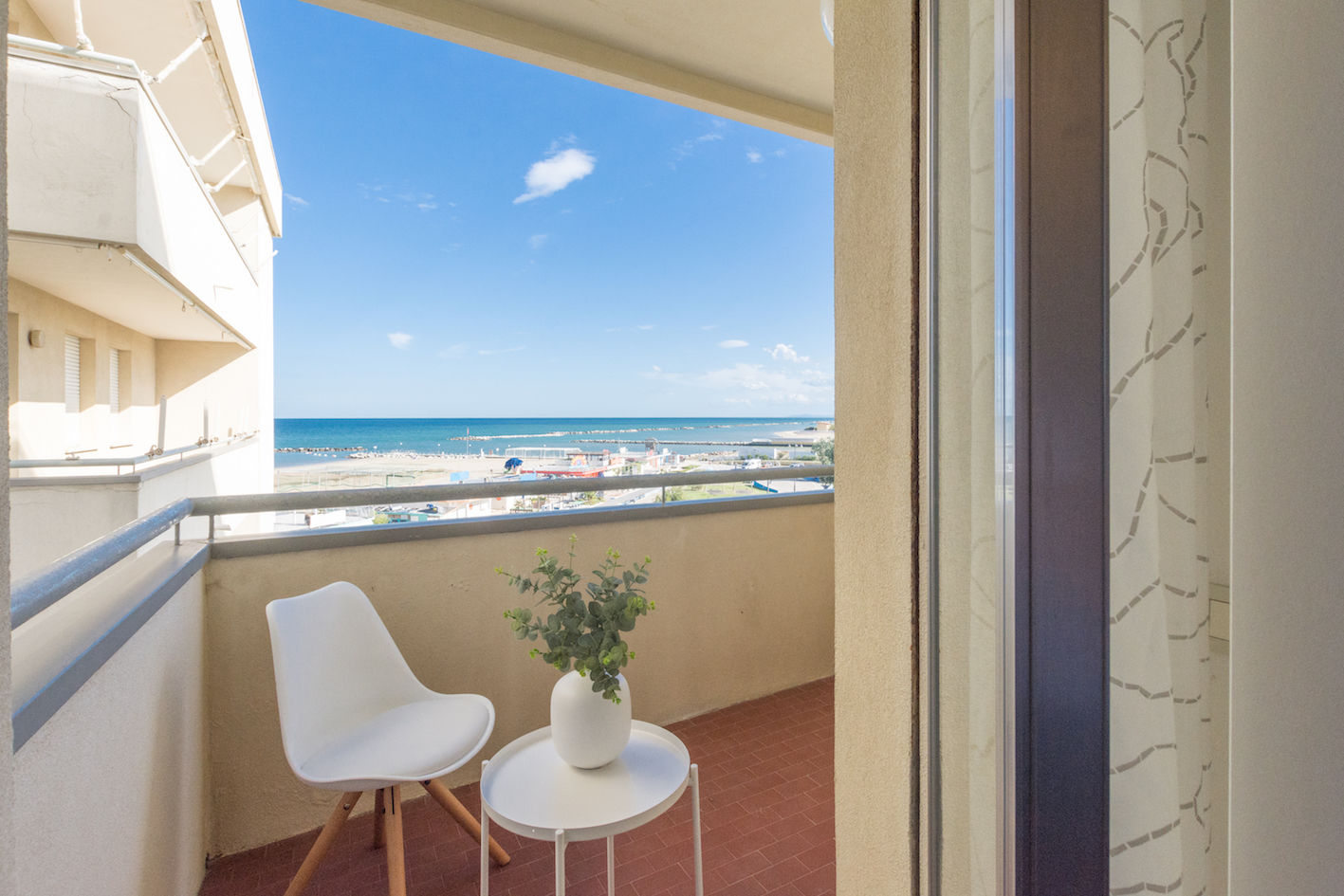 HOME STAGING di un appartamento VISTA MARE, Mirna Casadei Home Staging Mirna Casadei Home Staging Balcony