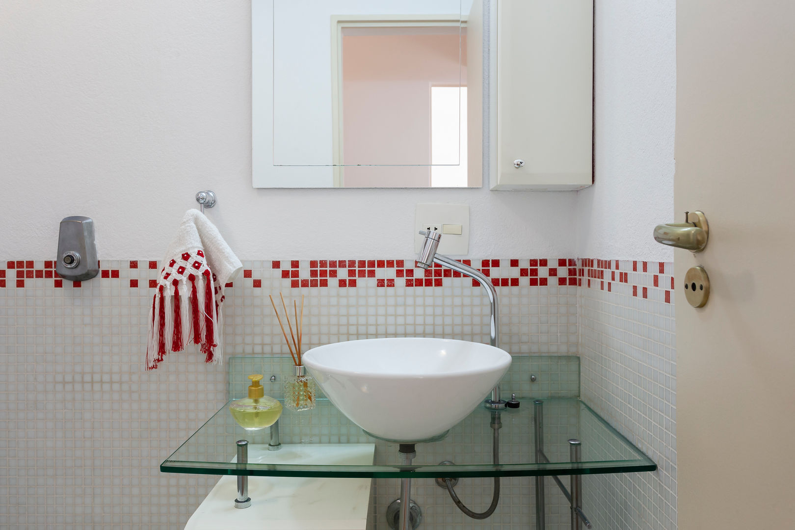 Casas de Banho para Encantar, Carolina Fidalgo Home Staging Carolina Fidalgo Home Staging Modern bathroom Tiles