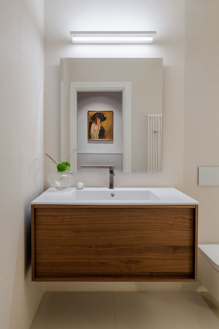 CLASSICO CONTEMPORANEO, OPA Architetti OPA Architetti Classic style bathroom Wood Wood effect