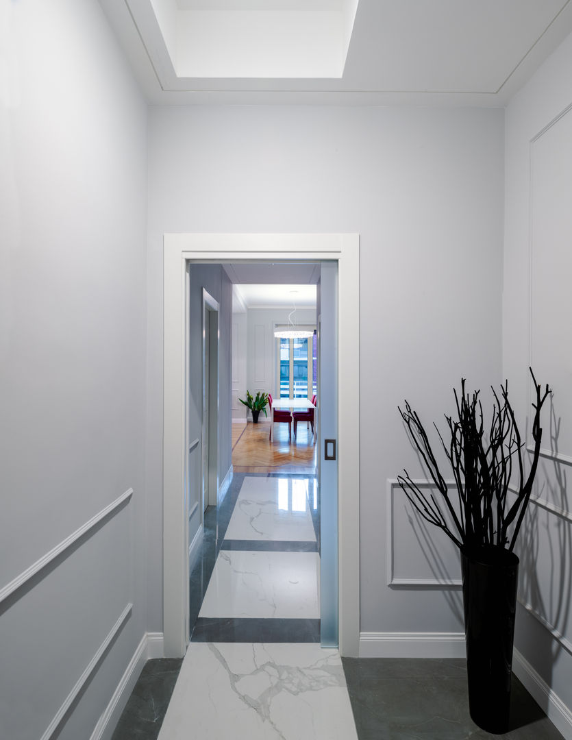 CLASSICO CONTEMPORANEO, OPA Architetti OPA Architetti Classic style corridor, hallway and stairs Marble