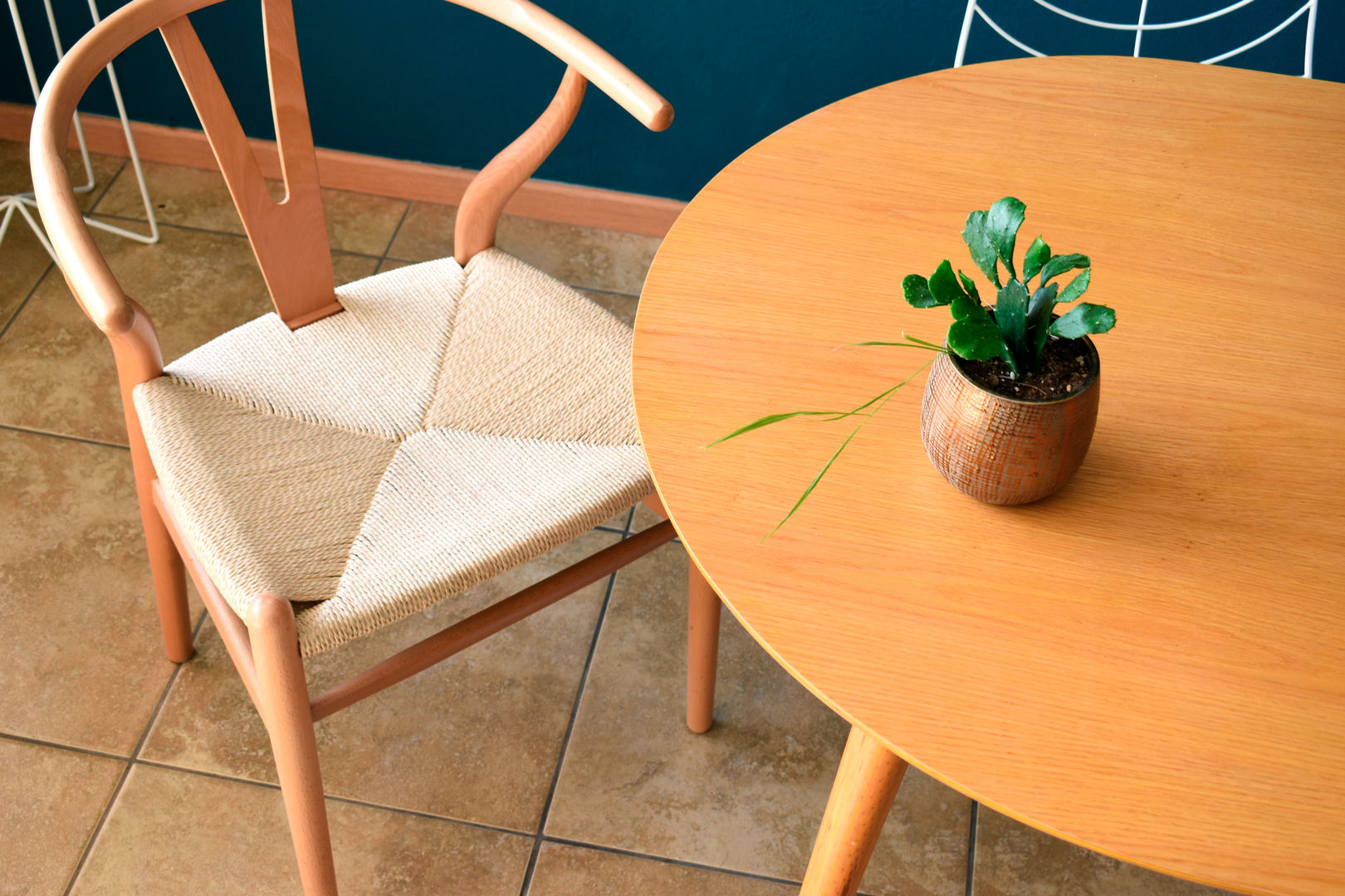 Silla Wishbone, un diseño increíble y confortable que se adapta a todo, CARRIZO - Muebles, decoración y diseño CARRIZO - Muebles, decoración y diseño Moderne Häuser Holz Holznachbildung Accessoires und Dekoration