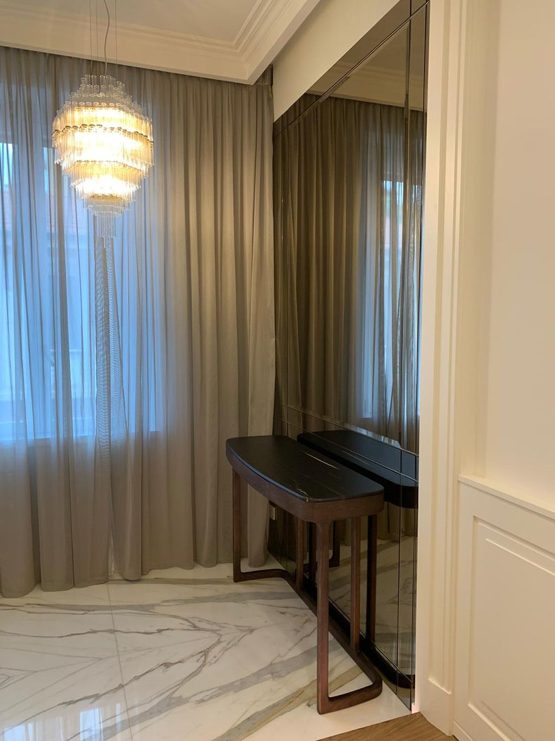 A big mirror featuring bronzed tint and brass profiles with champagne-color finishing Tognini Bespoke Furniture Modern Corridor, Hallway and Staircase Glass Accessories & decoration