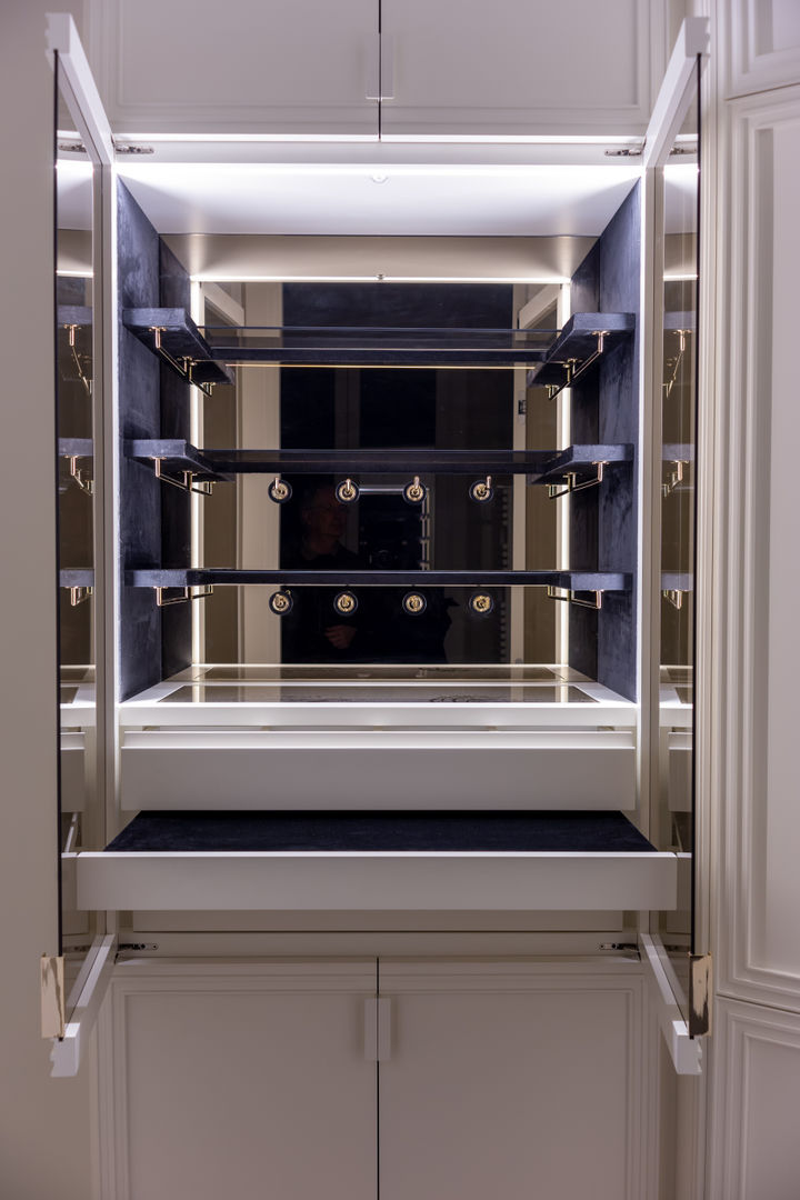 A wardrobe with a compartment for accessories decorated with velvet, bronzed mirrors and accessories holder in brass with champagne-color finishing Tognini Bespoke Furniture Modern living room Glass Cupboards & sideboards