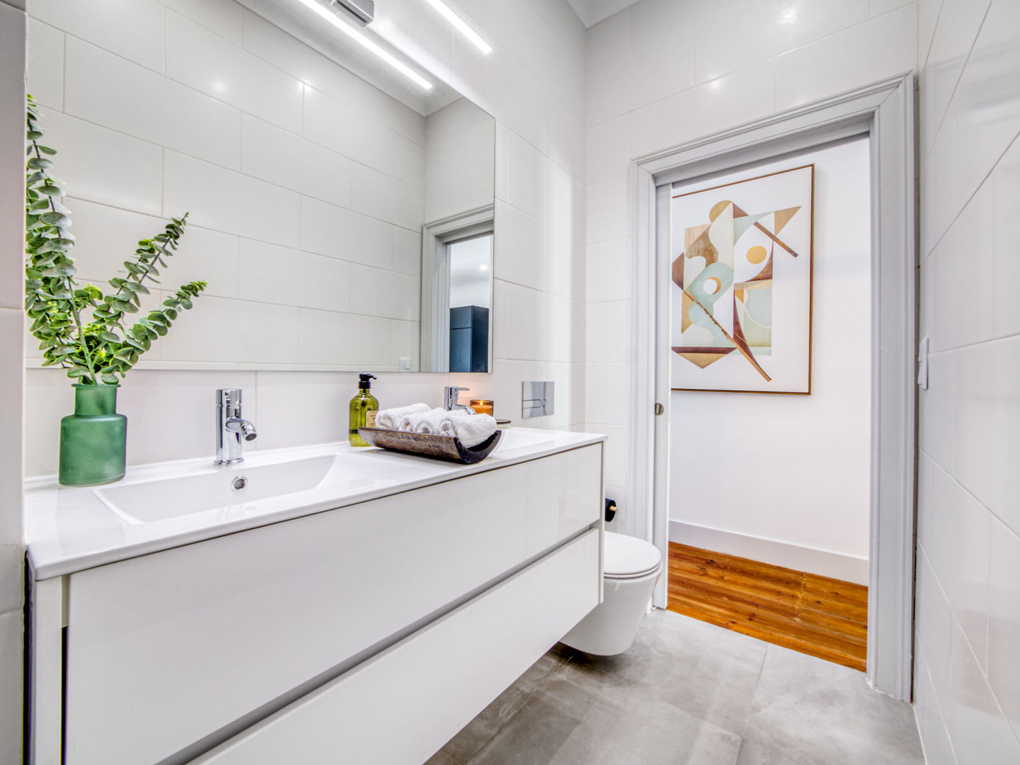 Decoração Interiores e Espaço Exterior, LOFT . DESIGN HOME STAGING LOFT . DESIGN HOME STAGING حمام Medicine cabinets
